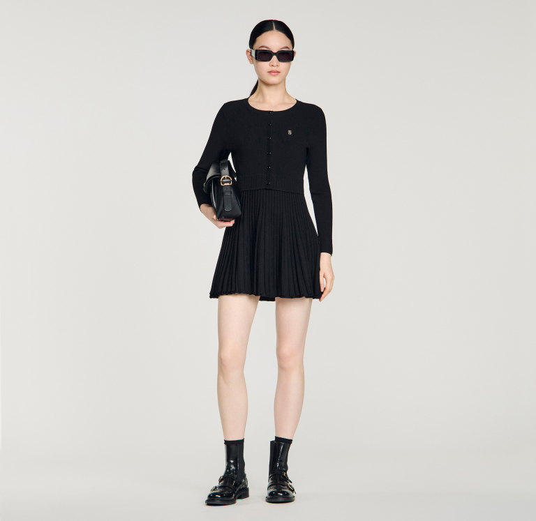 Женское вязаное платье с плиссированной юбкой