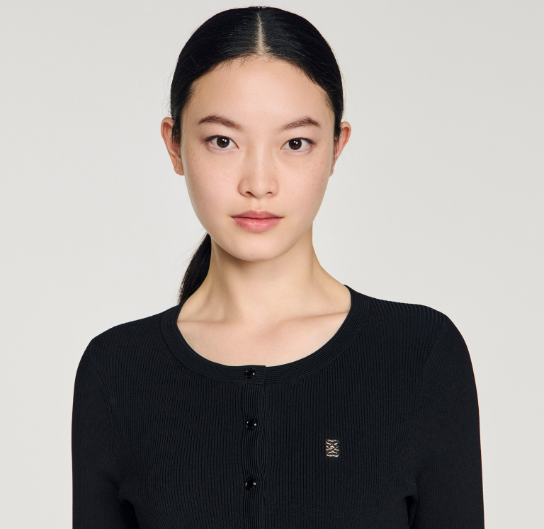 Женское вязаное платье с плиссированной юбкой