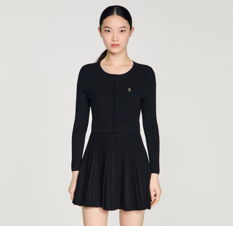 Женское вязаное платье с плиссированной юбкой