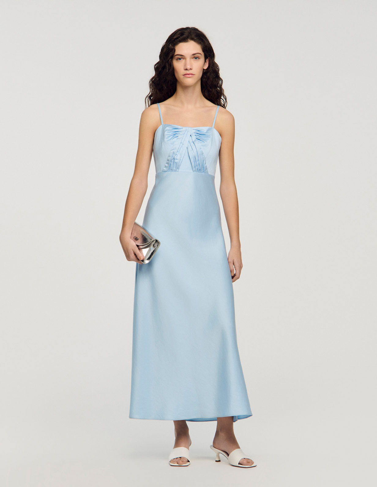 Женское атласное платье с оборками в виде банта_1