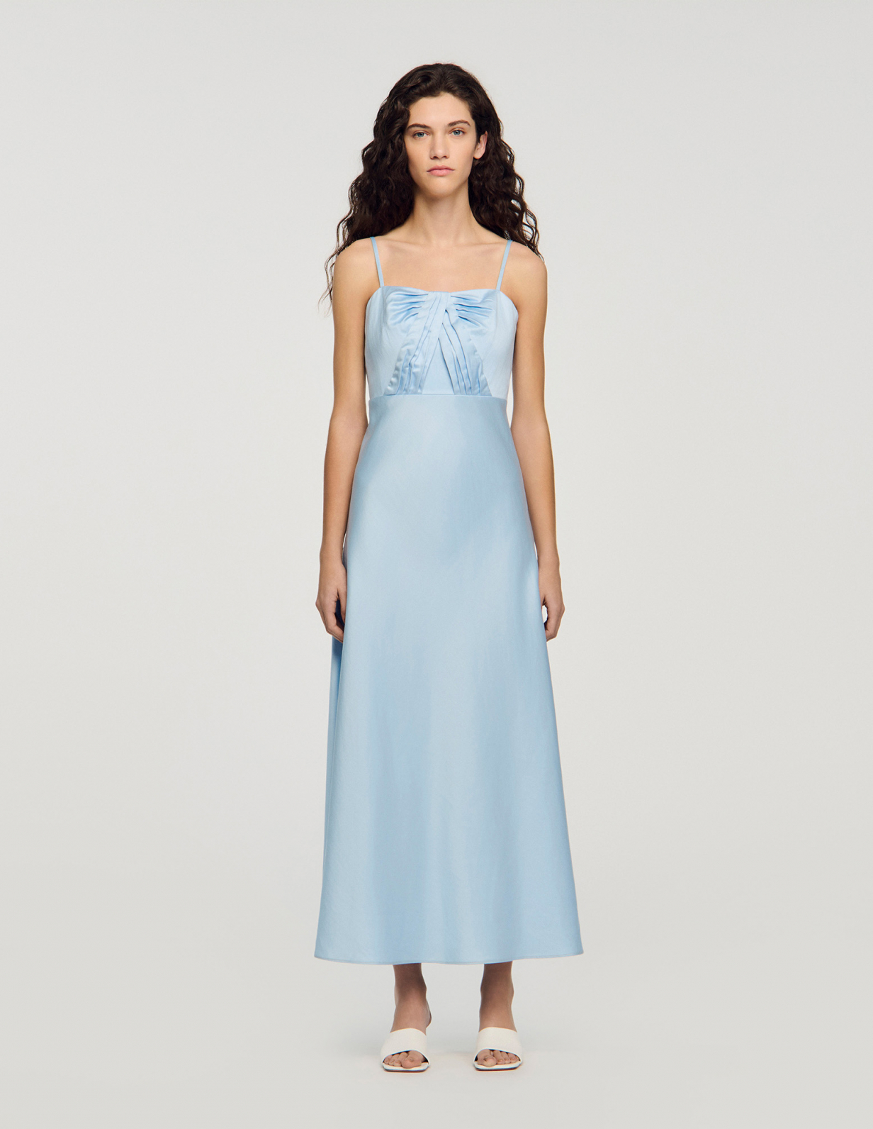 Женское атласное платье с оборками в виде банта_2