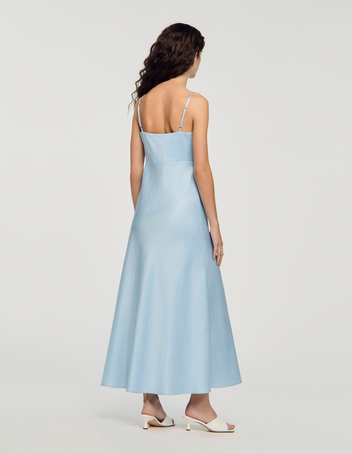 Женское атласное платье с оборками в виде банта_5