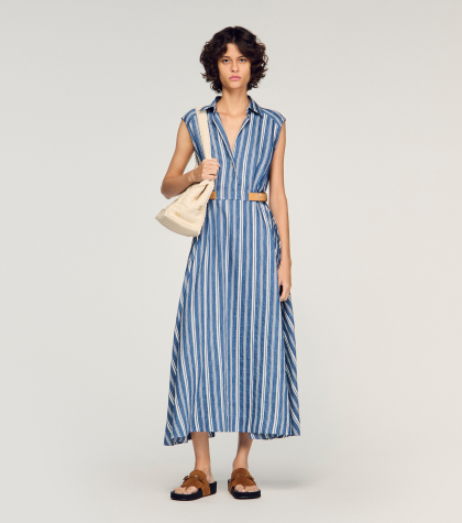 Женское платье в полоску с кожаной застежкой