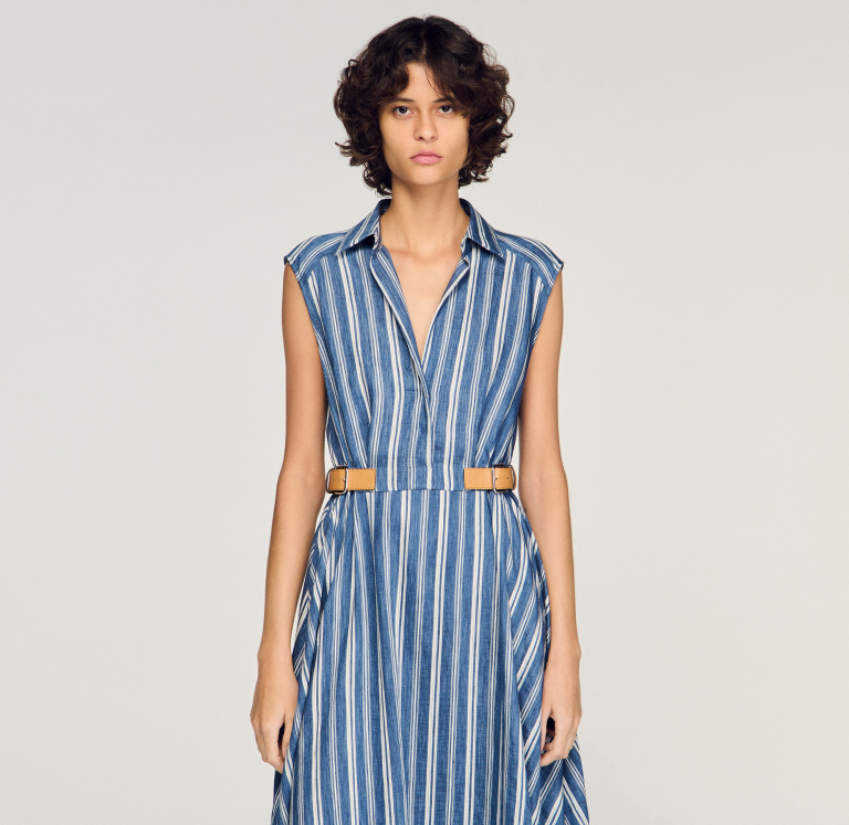 Женское платье в полоску с кожаной застежкой