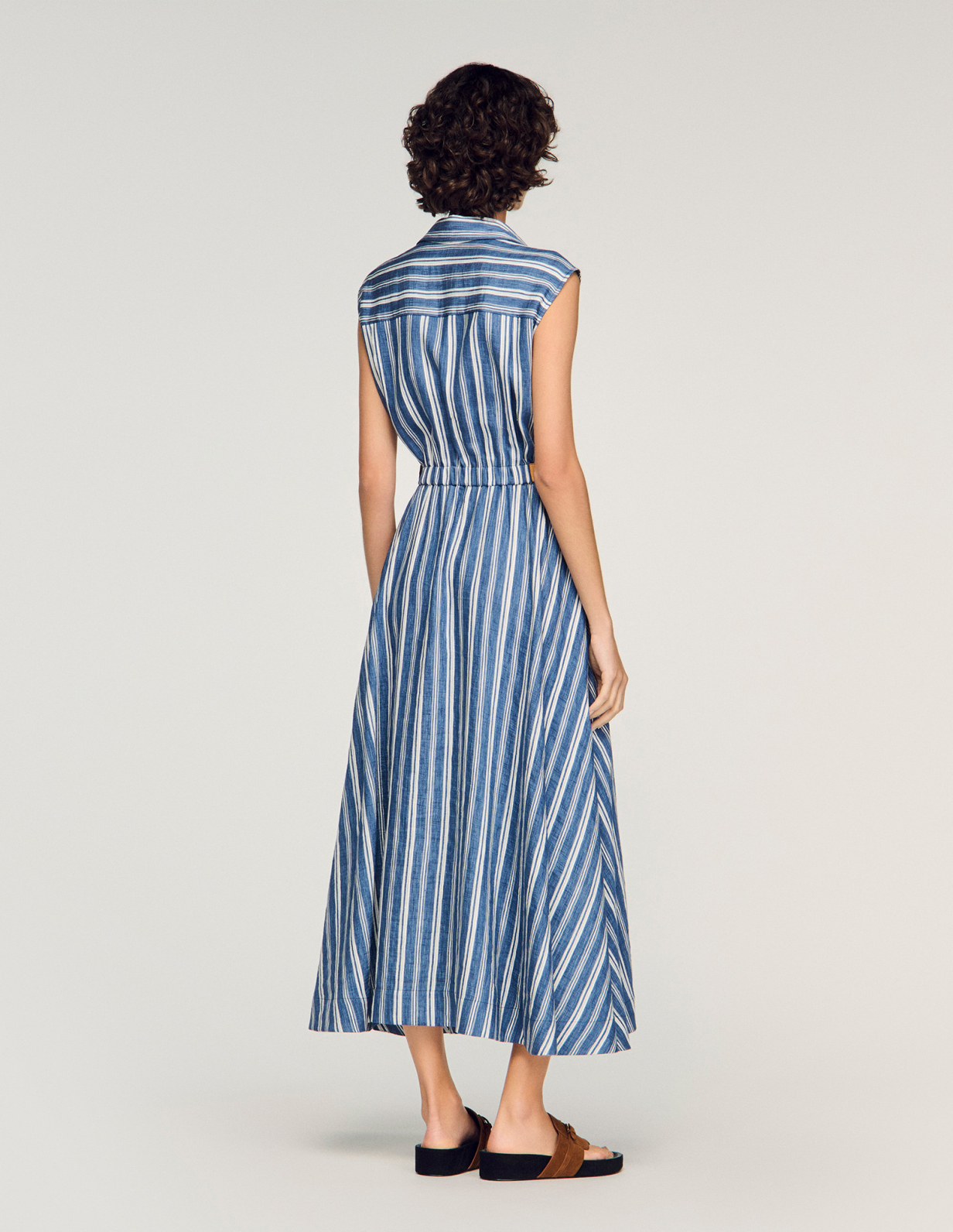 Женское платье в полоску с кожаной застежкой_5