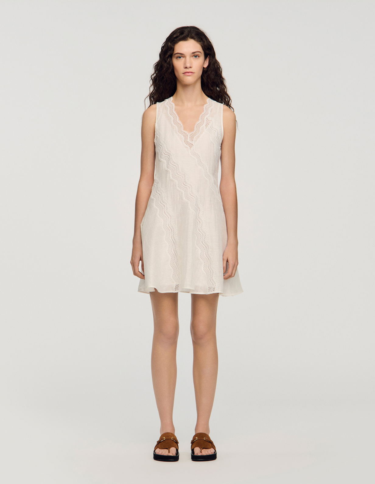 Женское льняное платье с кружевной отделкой_2