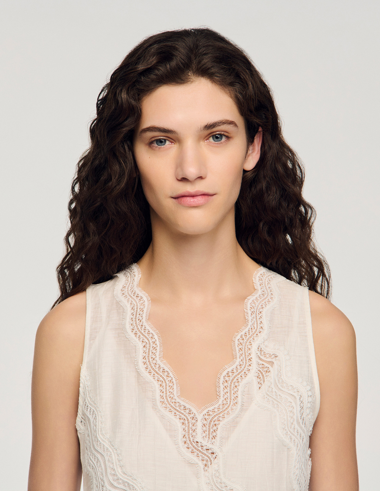 Женское льняное платье с кружевной отделкой_3