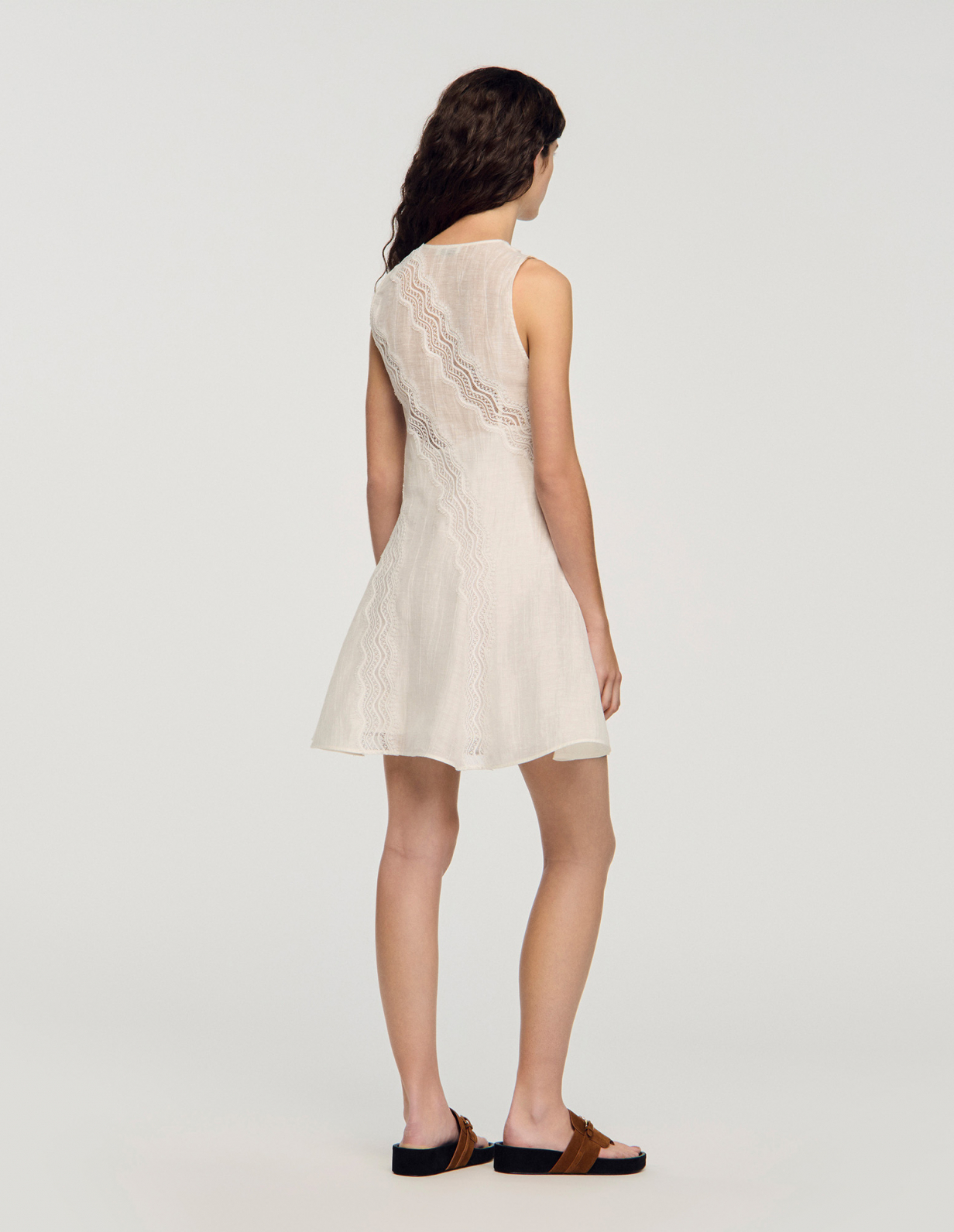 Женское льняное платье с кружевной отделкой_5