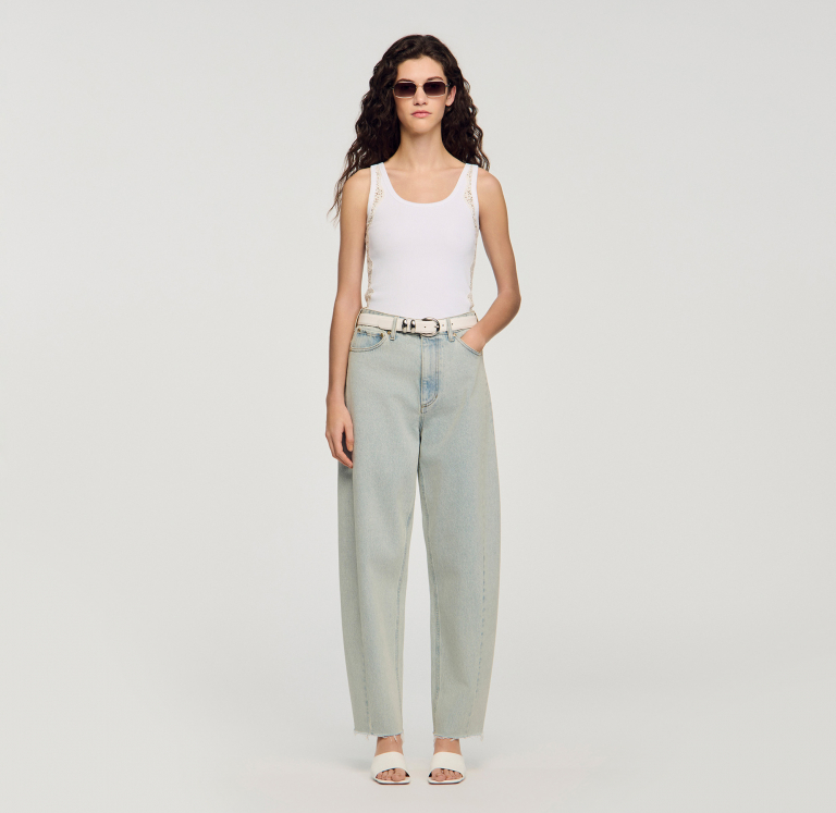 Жіночий білий топ з мереживним оздобленням