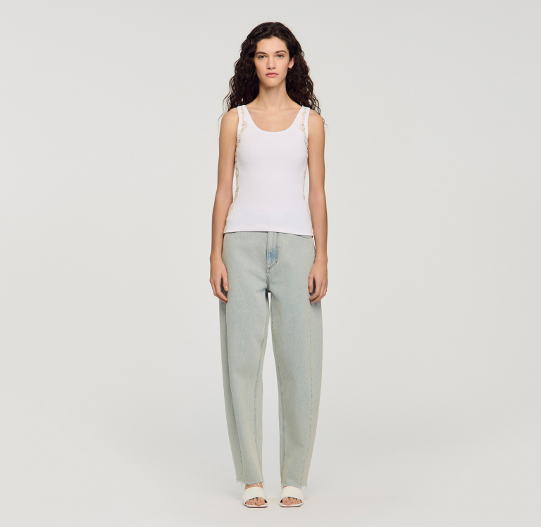 Жіночий білий топ з мереживним оздобленням