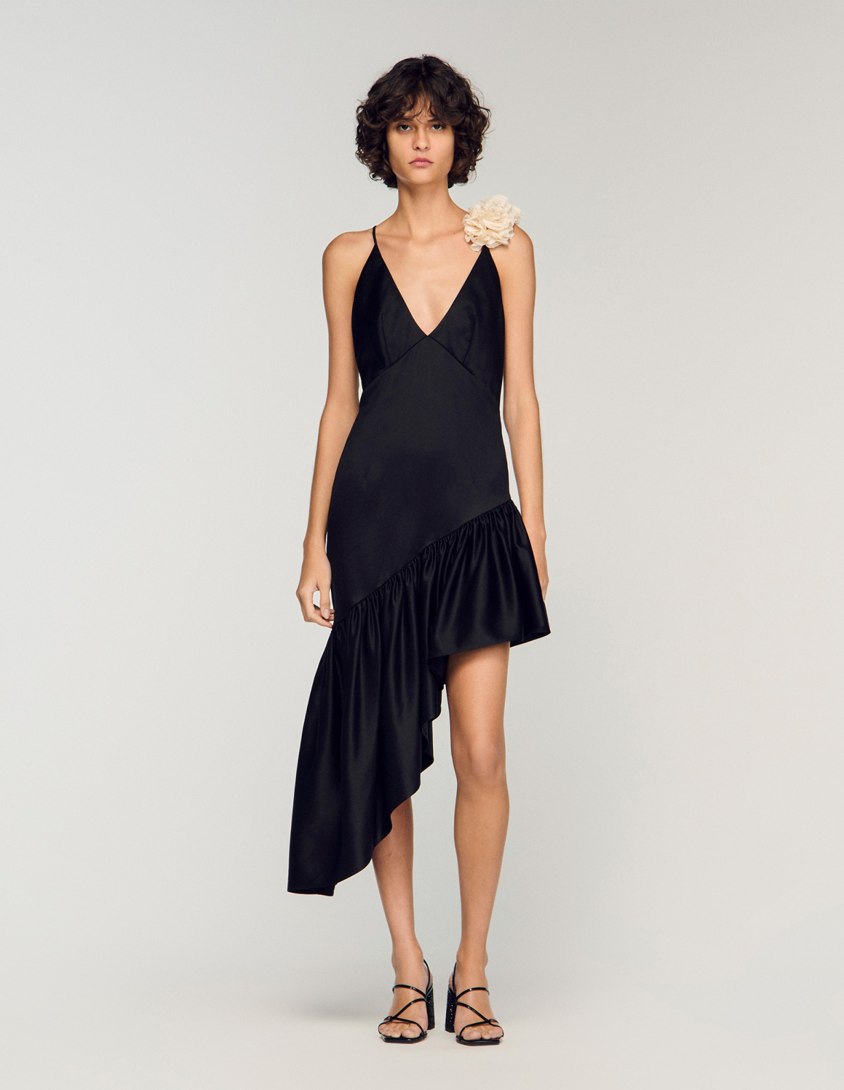 Жіноча чорна сукня з оборками_2