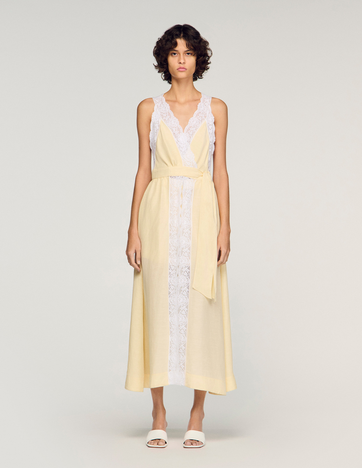 Жіноча молочна сукня з мереживним оздобленням_2