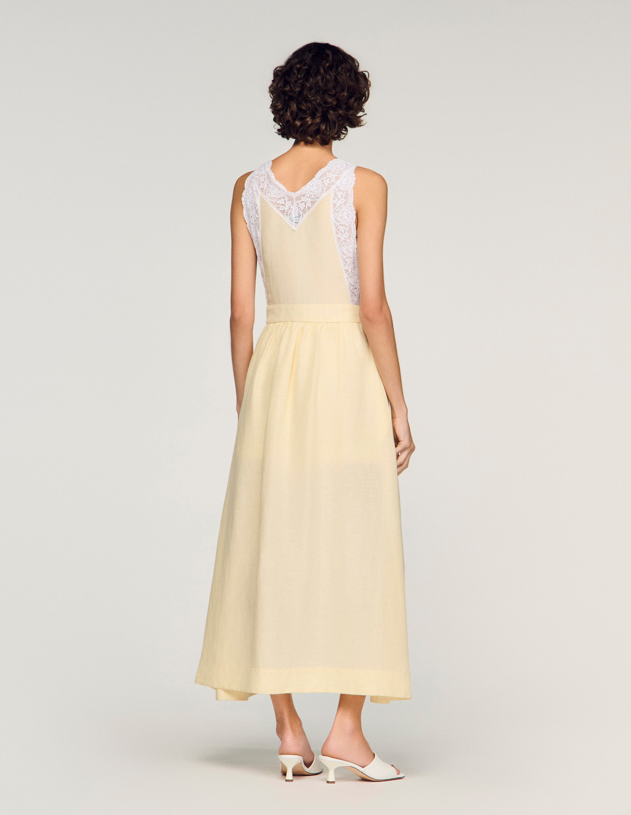 Жіноча молочна сукня з мереживним оздобленням_5