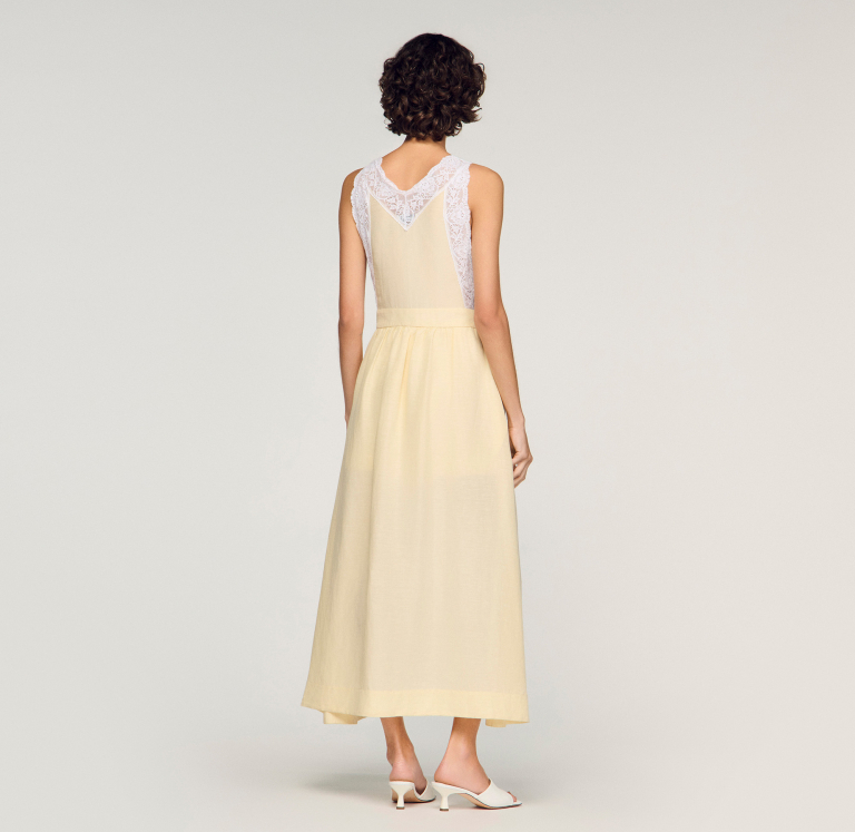 Жіноча молочна сукня з мереживним оздобленням