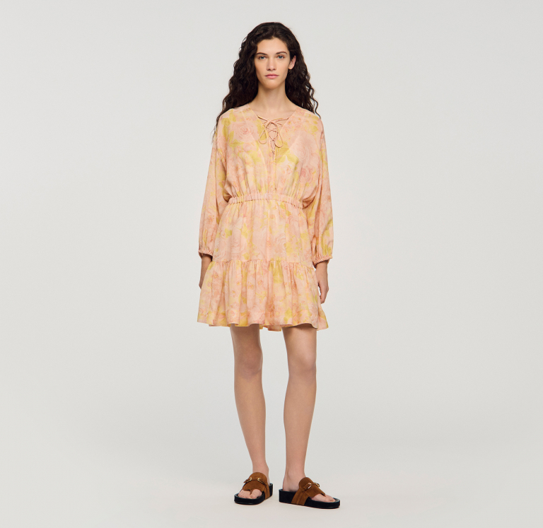 Женкое короткое платье с цветочным принтом