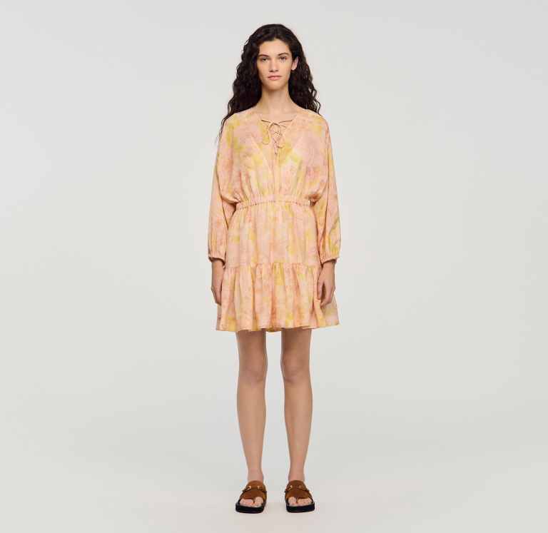 Женкое короткое платье с цветочным принтом