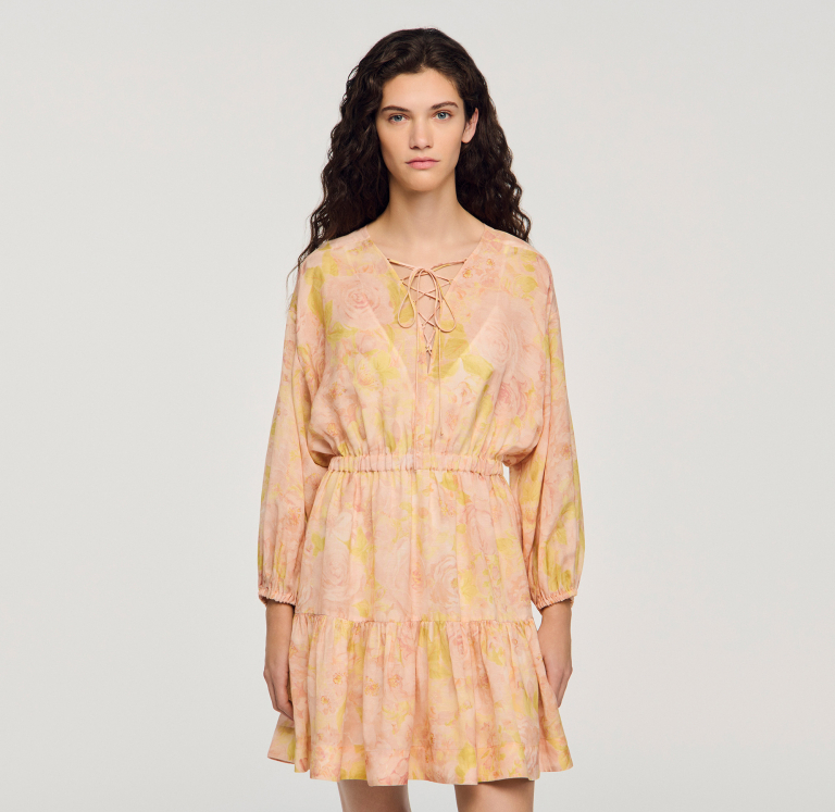 Женкое короткое платье с цветочным принтом