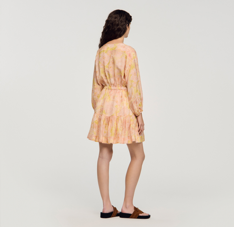 Женкое короткое платье с цветочным принтом