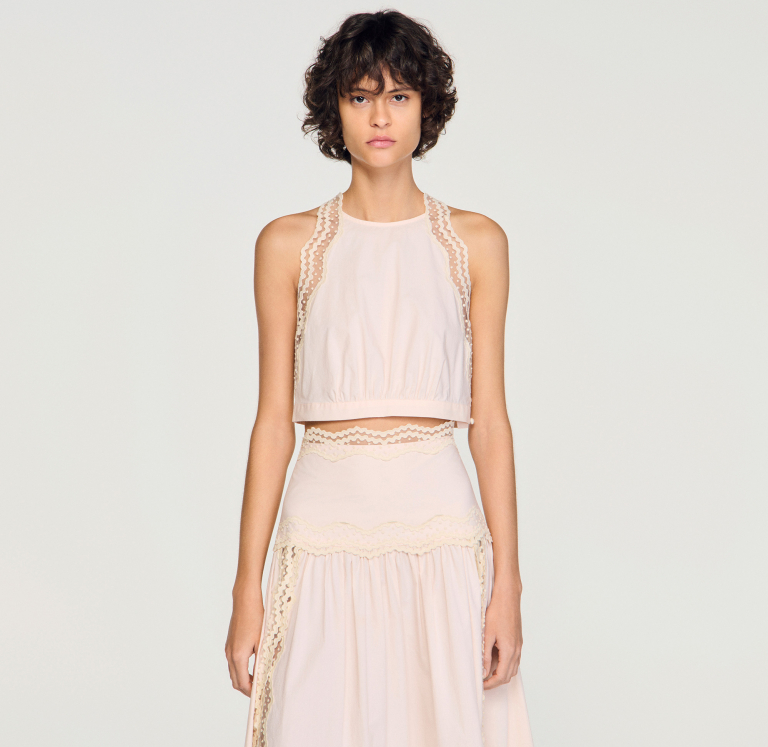 Жіночий рожевий топ з мереживним оздобленням