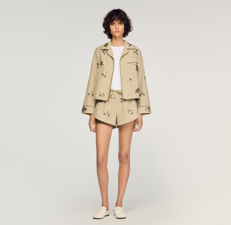 Женские полосатые шорты с цветочной вышивкой