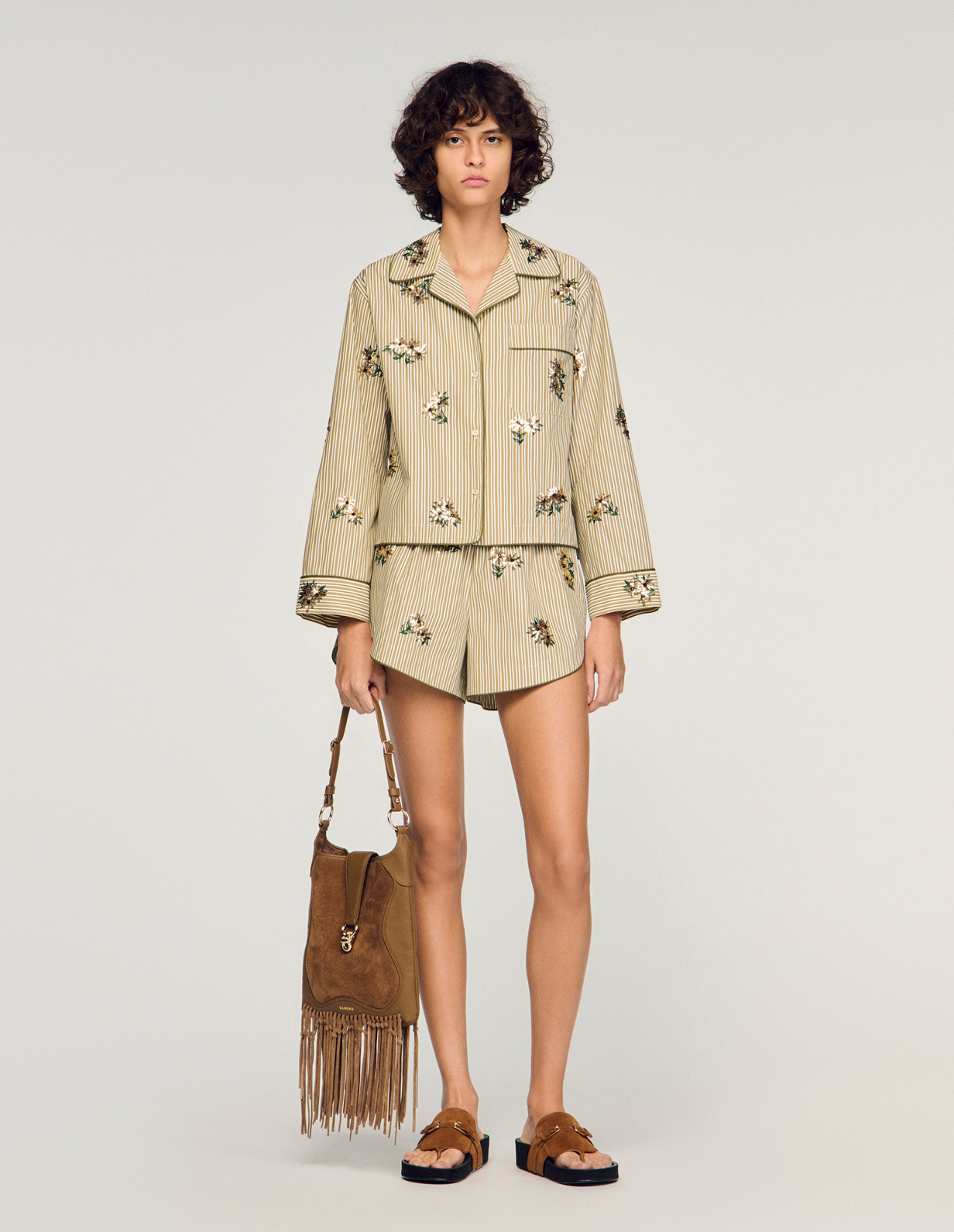 Жіноча смугаста сорочка з квітковою вишивкою_1