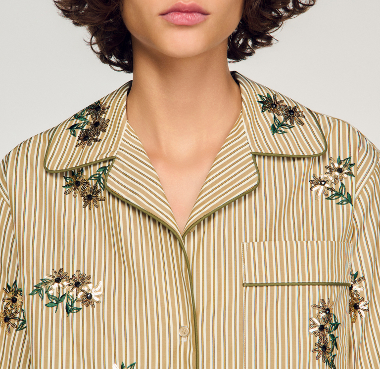Жіноча смугаста сорочка з квітковою вишивкою