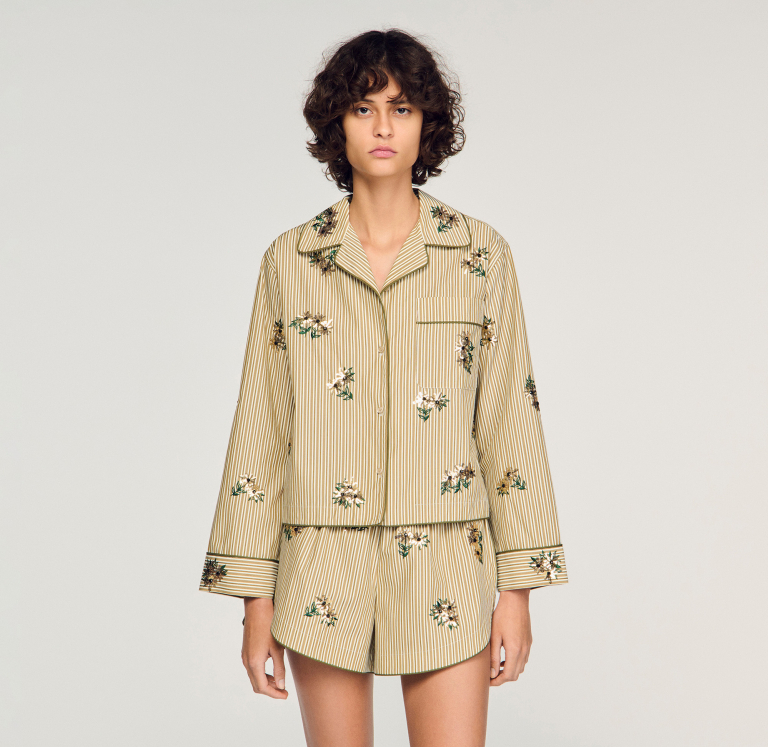 Жіноча смугаста сорочка з квітковою вишивкою