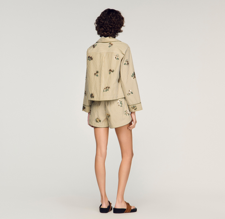 Жіноча смугаста сорочка з квітковою вишивкою