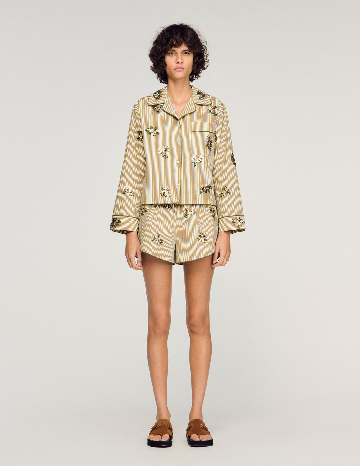 Жіноча смугаста сорочка з квітковою вишивкою_7