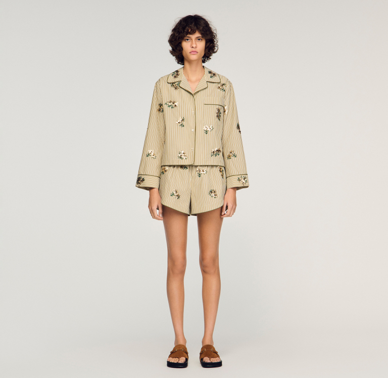 Жіноча смугаста сорочка з квітковою вишивкою