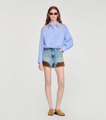 Жіноча блакитна сорочка з вишитими деталями