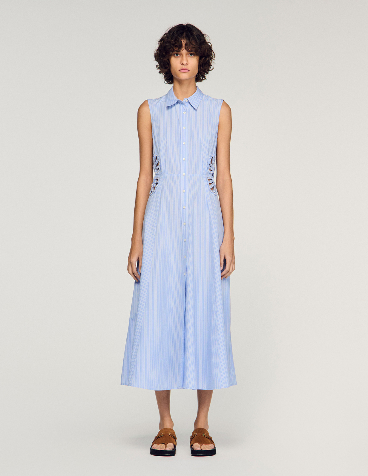 Жіноча смугаста сукня з вишитими деталями_2