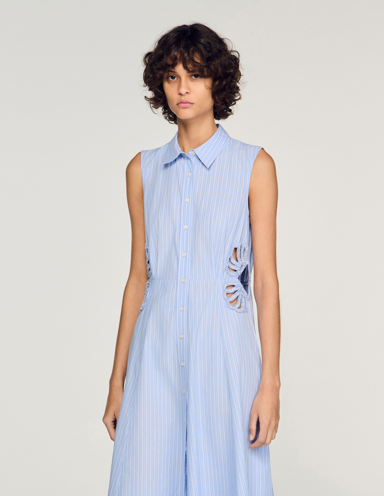 Жіноча смугаста сукня з вишитими деталями_4