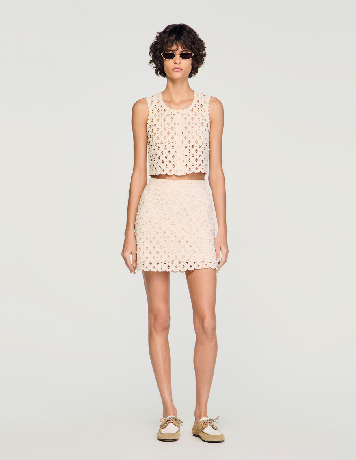 Жіночий молочний в'язаний топ з перлами_1