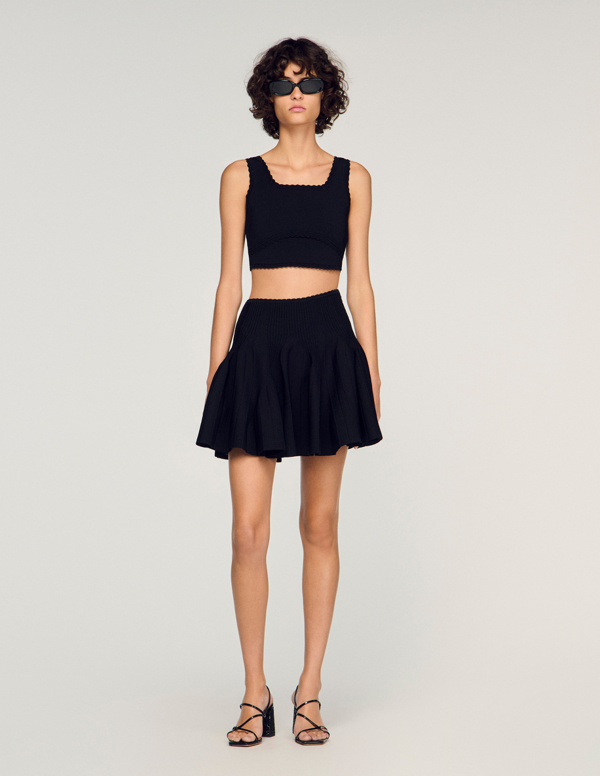 Женская черная вязаная юбка с клиньями_1