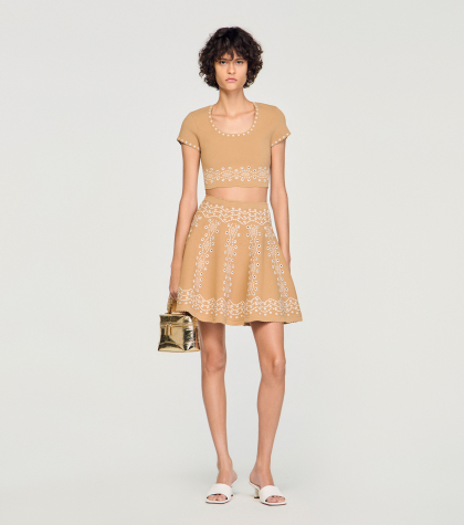 Жіночий бежевий топ з контрастною вишивкою