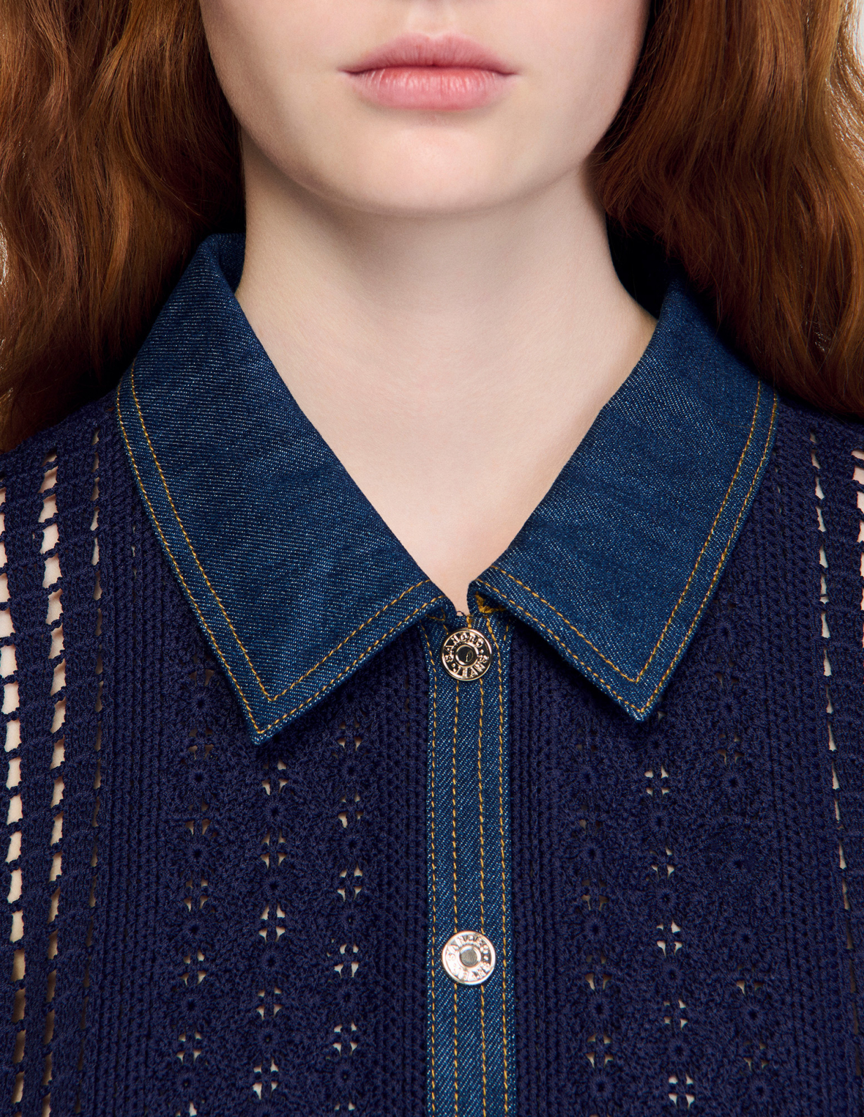 Женский вязаный кардиган с джинсовыми деталями_3