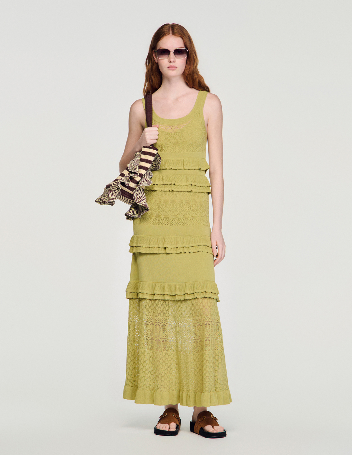 Жіноча в'язана сукня з оборками_1