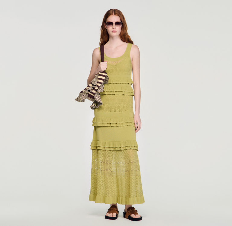 Жіноча в'язана сукня з оборками