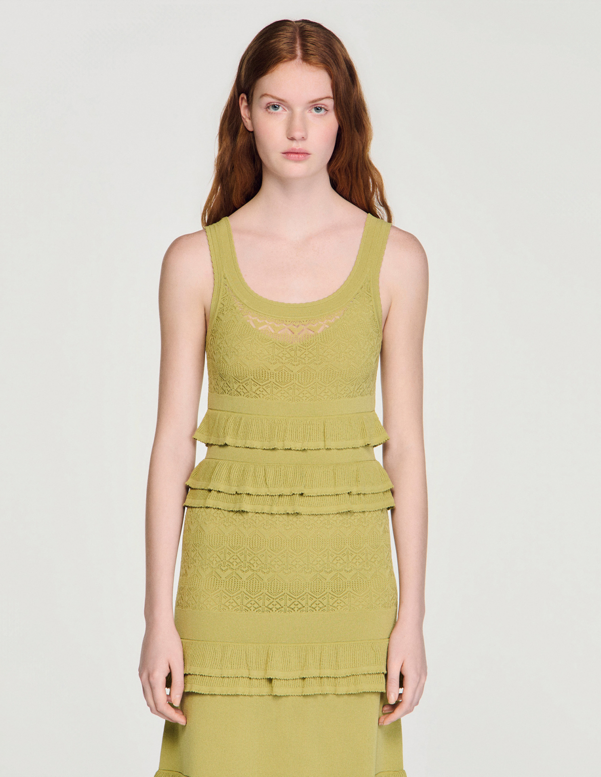 Жіноча в'язана сукня з оборками_4