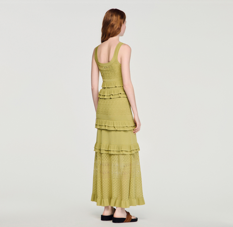 Жіноча в'язана сукня з оборками