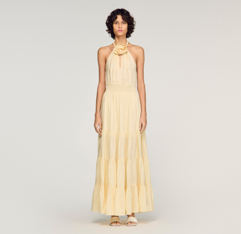 Женское длинное платье с цветочной аппликацией