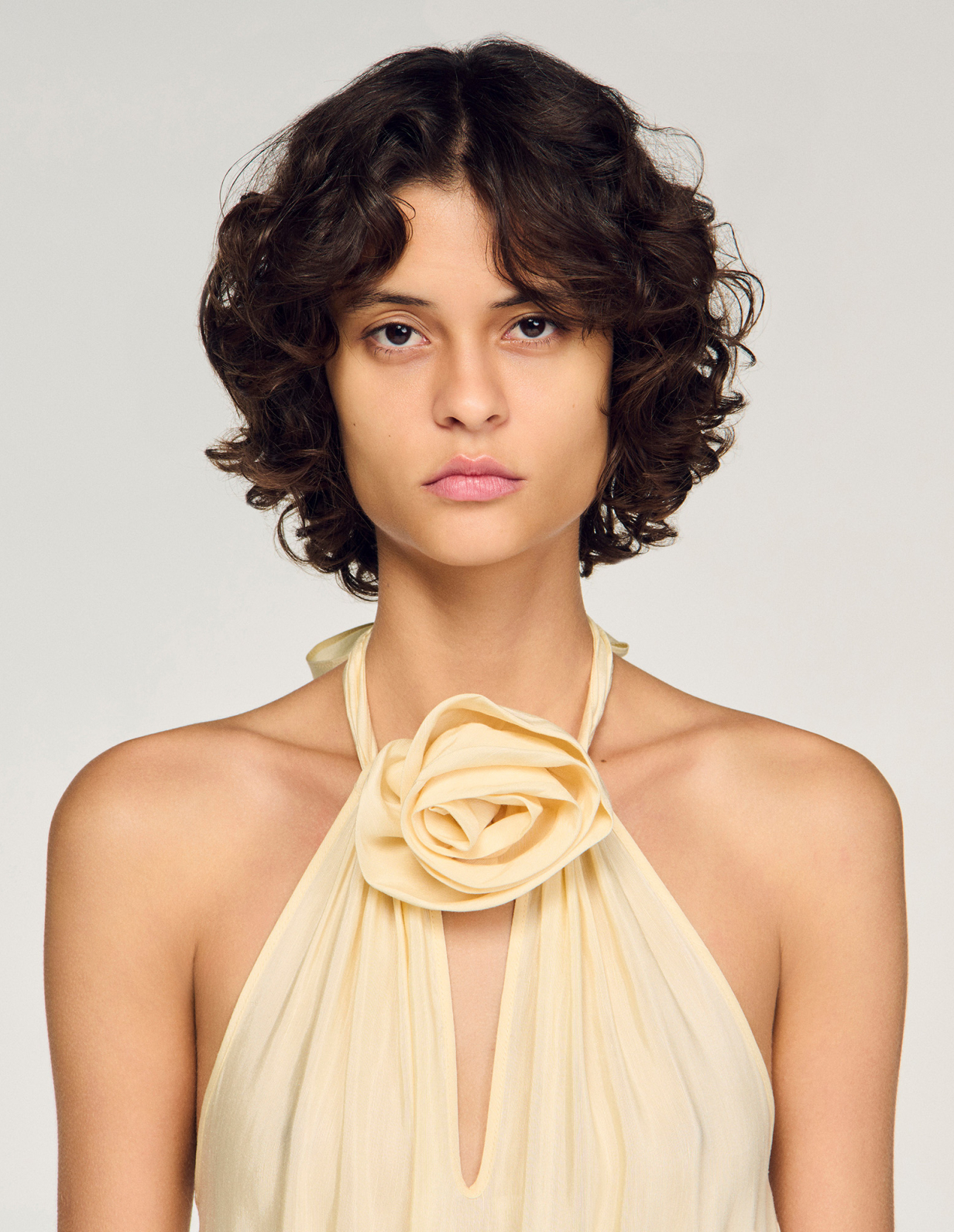 Женское длинное платье с цветочной аппликацией_3