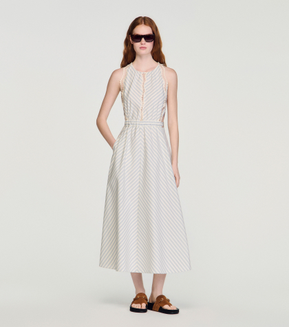 Женское полосатое платье с кружевными деталями