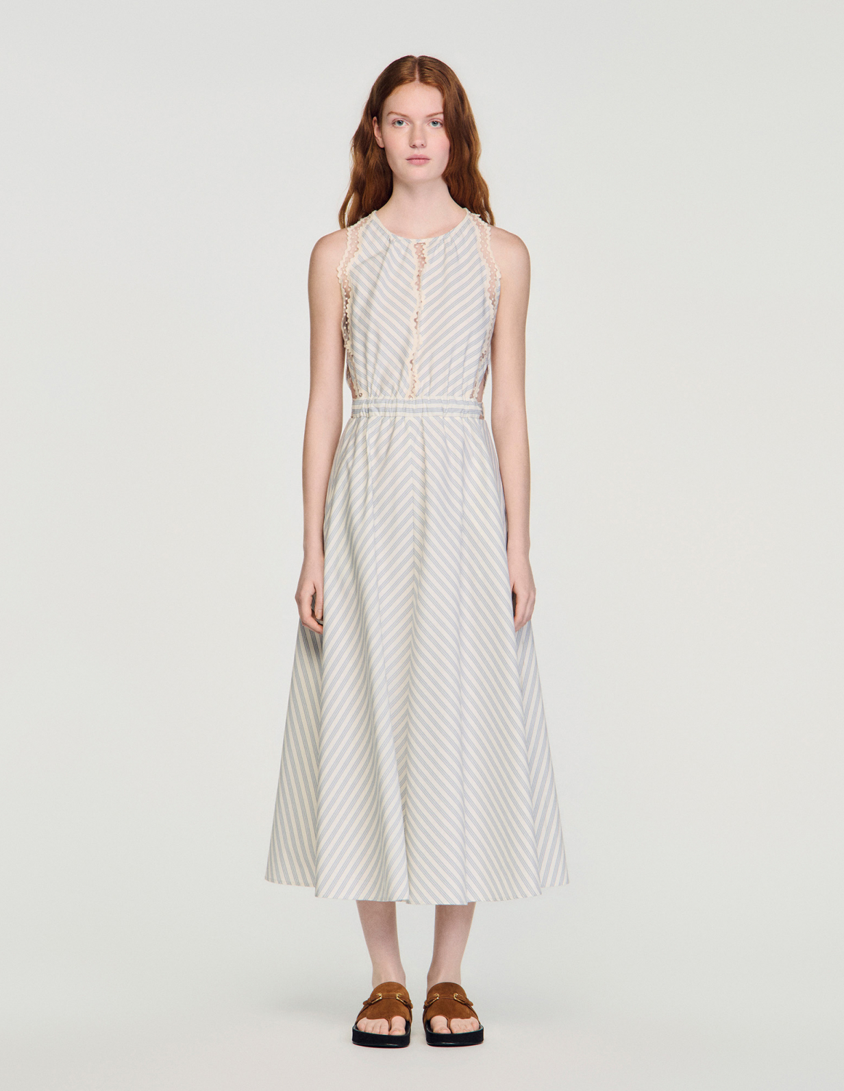 Жіноча смугаста сукня з мереживними деталями_2