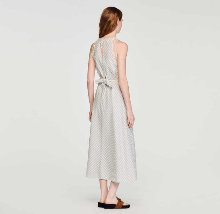 Жіноча смугаста сукня з мереживними деталями