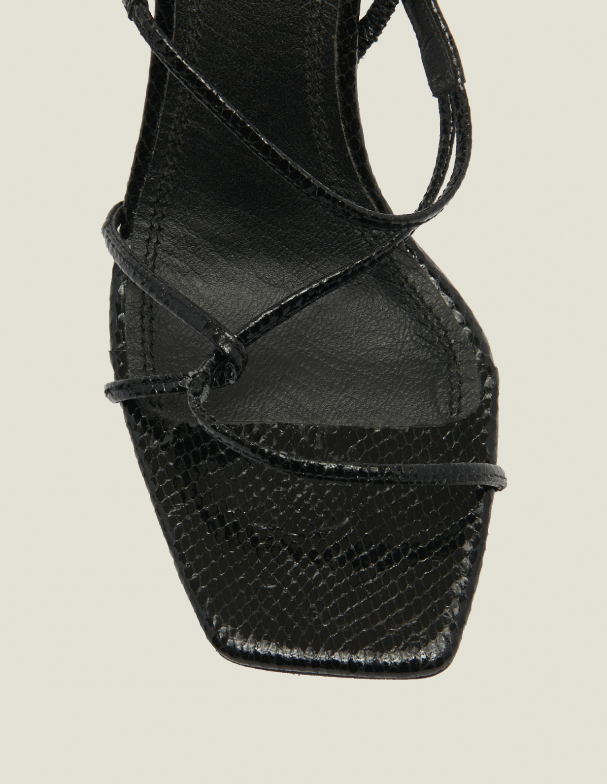 Жіночі босоніжки на тонких ремінцях_5