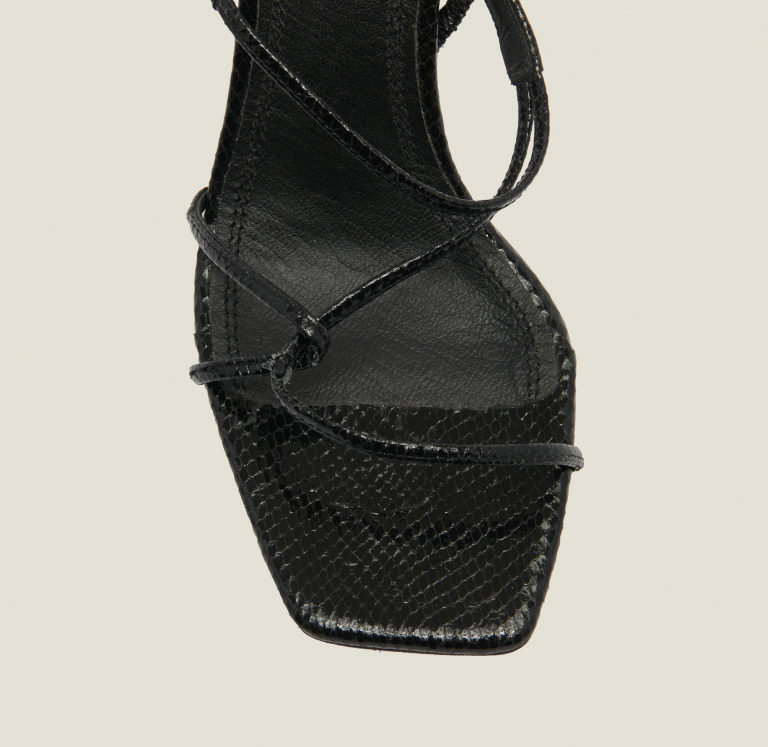 Жіночі босоніжки на тонких ремінцях