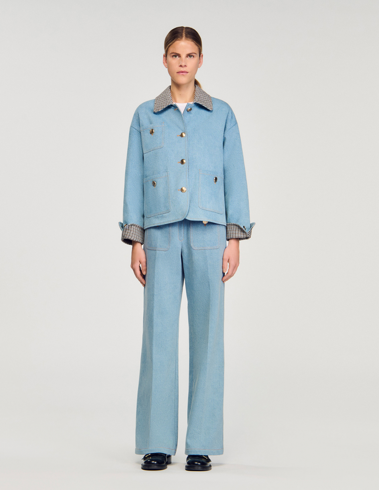 Женская джинсовая куртка с контрастным воротником_2