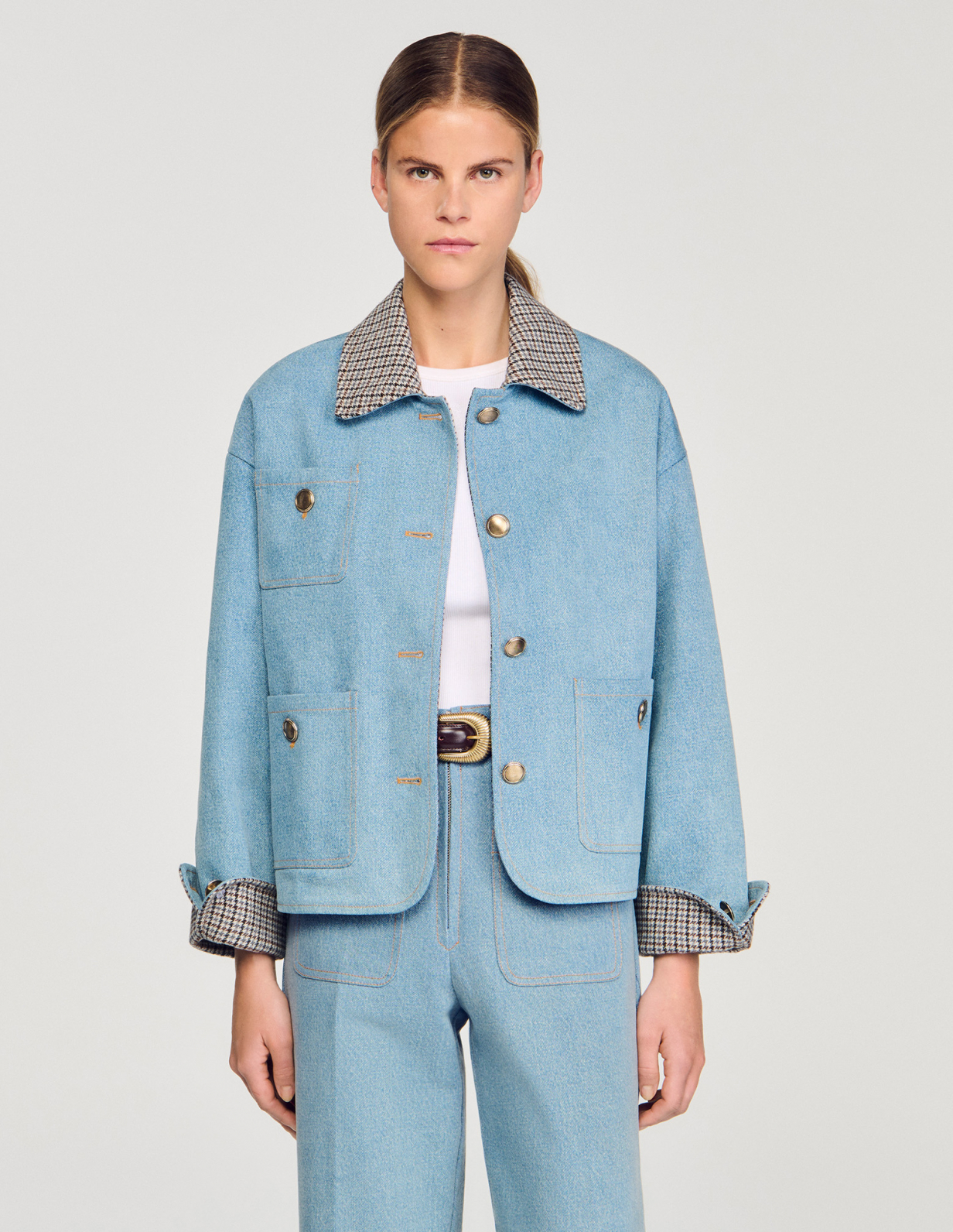 Женская джинсовая куртка с контрастным воротником_4